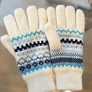 Small Size Beautiful Gloves Snow Flakes Pattern